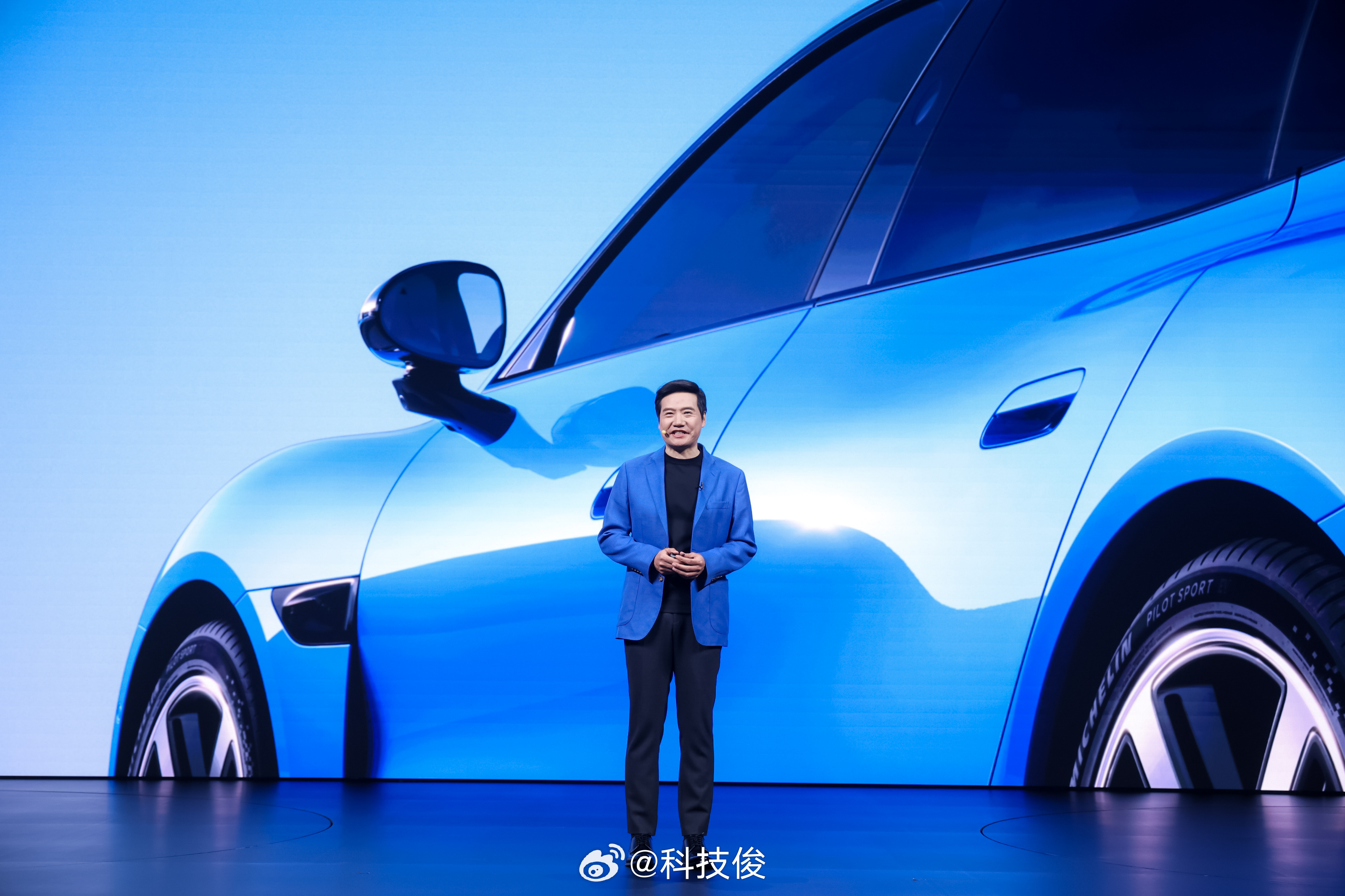 小米新SU7新一代小米SU7来了，上一代SU7累计交付38.1万台，新一代SU7