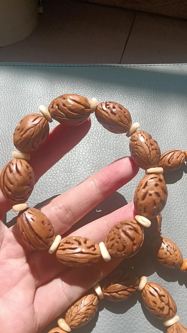 文玩爱好者日常 文玩不分贵贱自己喜欢就好 桃核手串盘出来如此漂亮