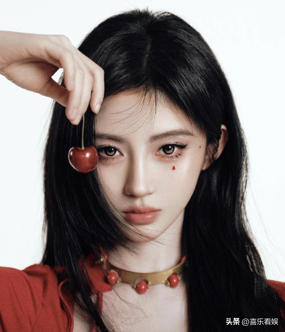 鞠婧祎，大瓜曝光！
 
3月31日，鞠婧祎这波瓜来得又猛又直接，谁能想到她被前公