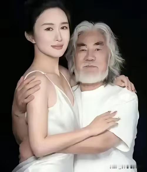 金字经.世态
容颜添倦色，
岁痕深浅差。
莫道情缘两不谐。
奢，唯贪金帛佳。
尘
