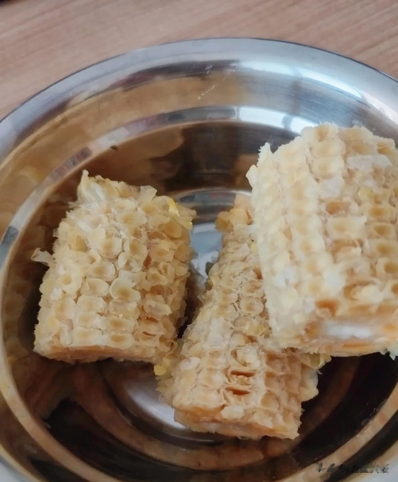 朋友一直很好奇，为何我天天在家玩，一分钱不挣，而我老公却从来不说我！
我发给她，
