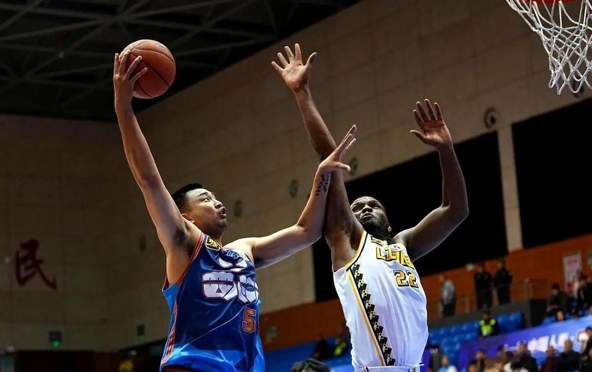 四川队的教练组已经全体罢工。中国篮协多方面协调，帮助四川队走出僵局，四川体育局出