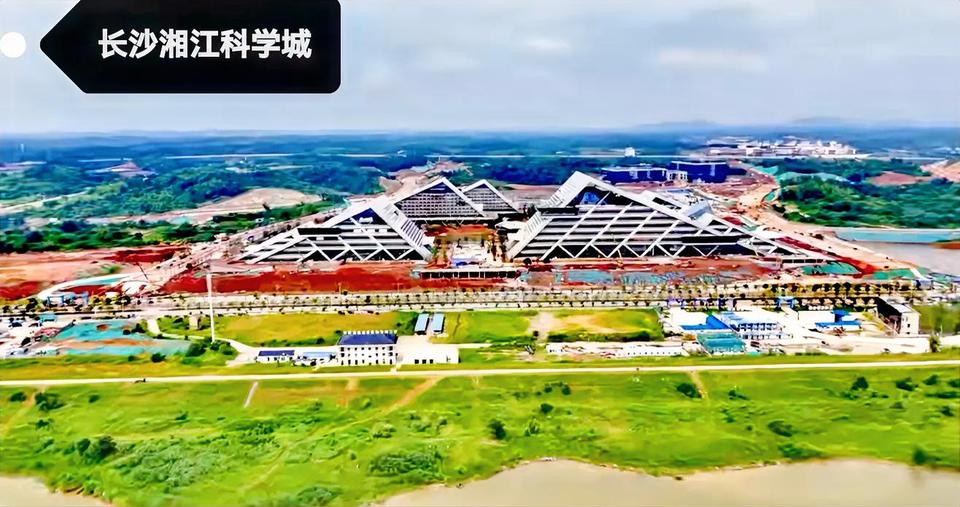 看看现在的长沙湘江科学城，虽然之前对湘江科学城的建筑有些不太看好，但你仔细一看这