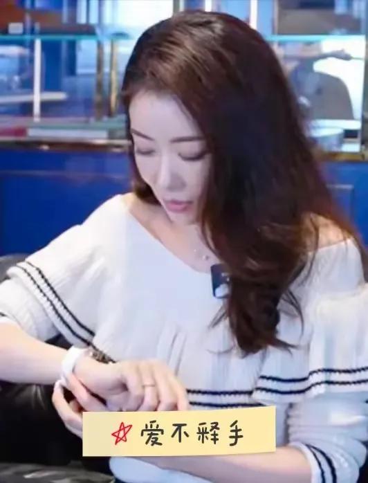熊黛林最近发了个买豪表的视频，那表200多万，她老公郭可颂说“买买买，老婆开心最