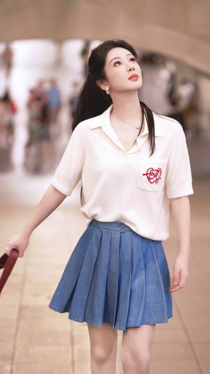 杨紫玉兰花开君再来 💜杨紫董竹君 你是我命运中的一部分，你风尘仆仆走向我，胜过