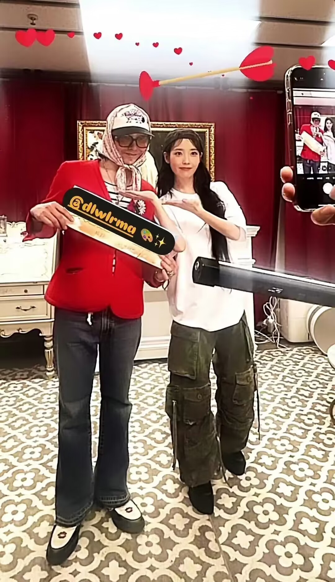#权志龙IU合照#你们俩要不要合作一下 ​​​