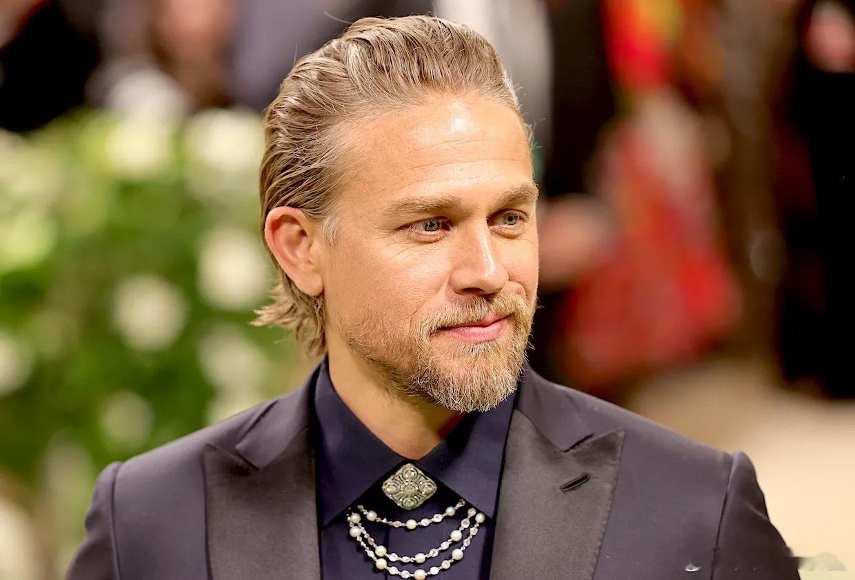 【《怪物》第三季选定男主】Charlie Hunnam(《混乱之子》)确认加盟《