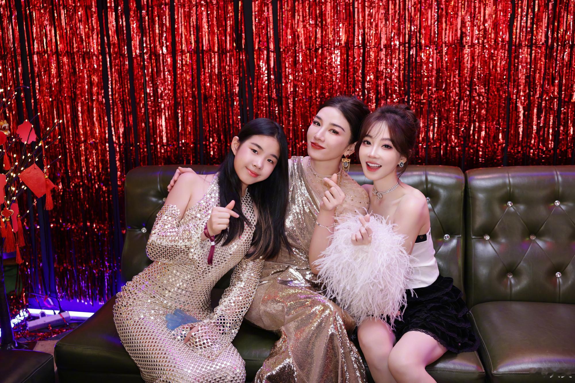 黄奕11岁女儿体态  黄奕的女儿真的好优秀，11岁就有这么好的体态 