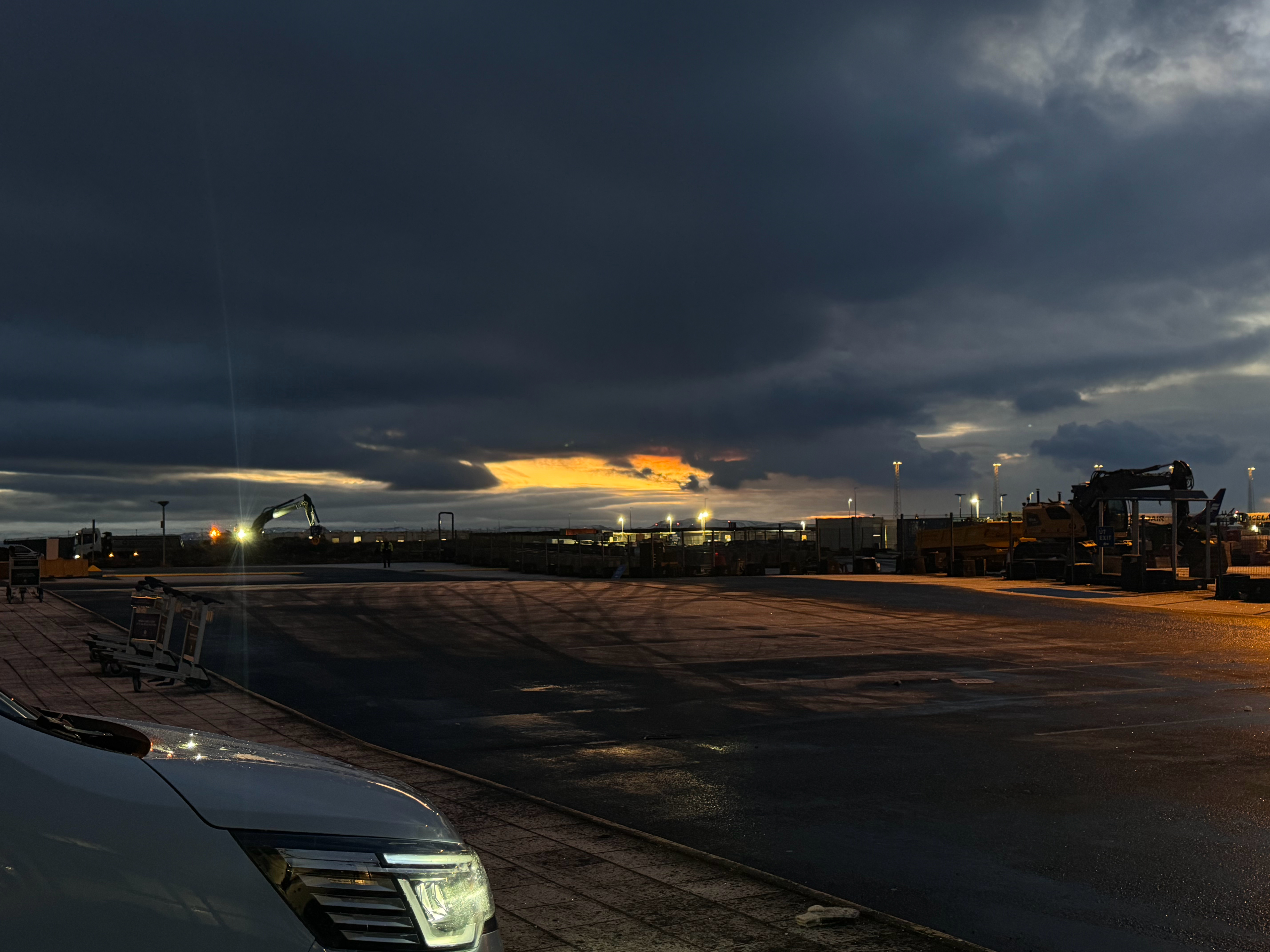 在世界尽头遇到天门打开 韩烁是不是要穿书到现代了[可怜]  