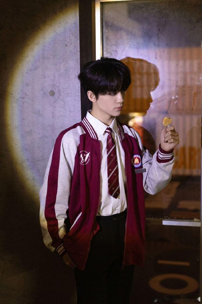 陈鹤一饶嘉迪陈天润星光大赏校园组 惊喜连连！陈鹤一、饶嘉迪、陈天润校园组，青春气