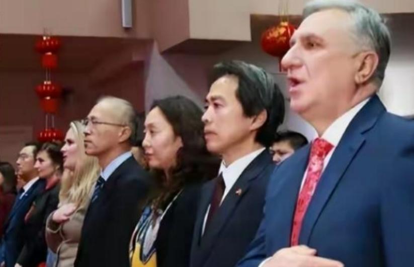 乌克兰独立后，大量科学家被中国“接纳”。而这些科学家来到中国后，不少人第一个要求