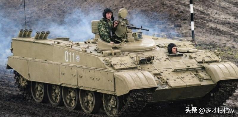 在上世纪九十年代到时候，曾经流行过一阵用老式坦克改装重型装甲车的潮流。

受到这