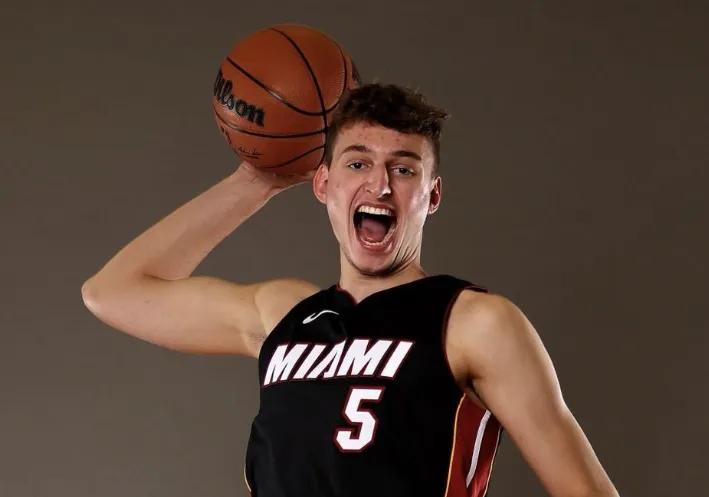 约维奇：今年很难找到节奏，我很多时候都不知道自己该在哪
04月06日讯 今日，迈