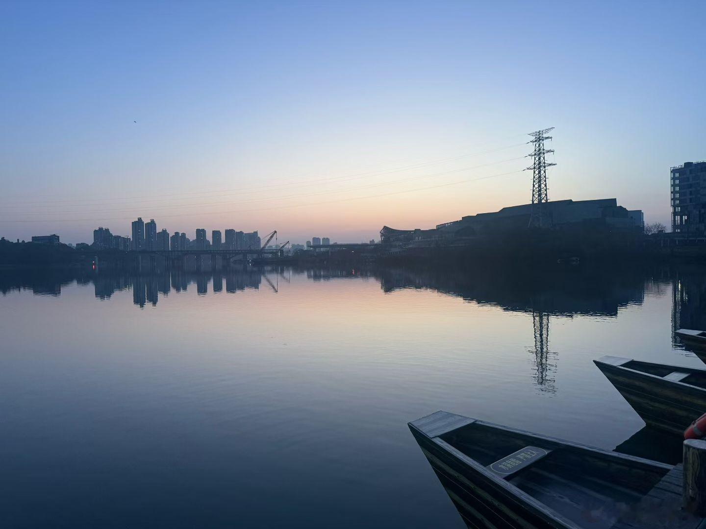 随手拍善良是心中的灯，但不能惯着不知好歹的人，该计较就计较，该小气就小气。因为没