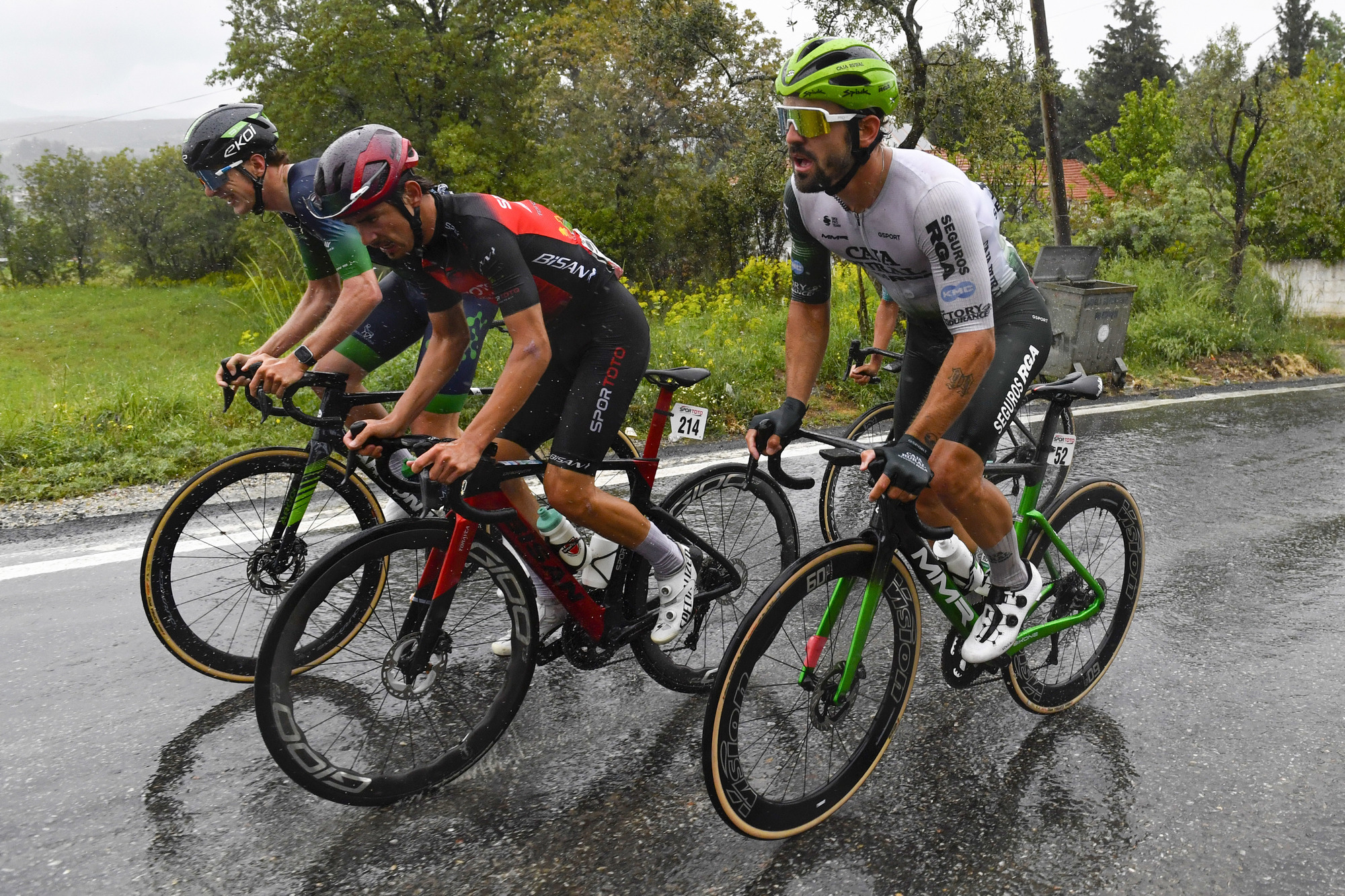 因为恶劣天气和湿滑路面，今晚的环土耳其第五赛段取消了。普尔斯顺利守住领骑衫，明天