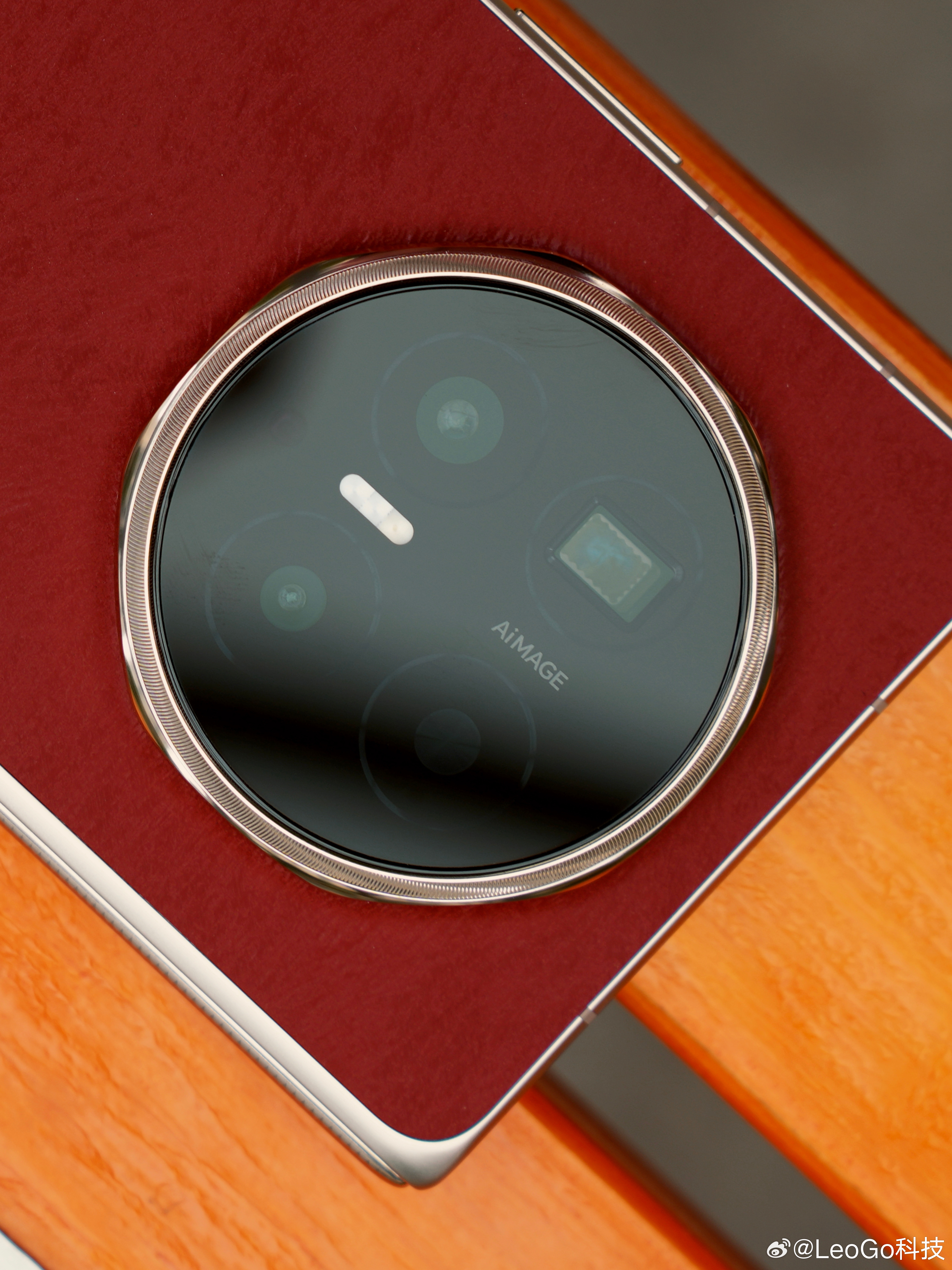 赤兔红，真的爱了！荣耀Magic V6折叠大满贯荣耀Magic V6首发评测荣耀