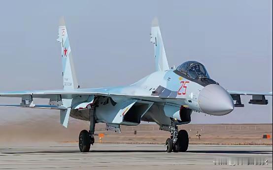 伊朗空军近期迎来装备更新，首批新战机已交付。此次换装的Su-35战机，作为俄罗斯