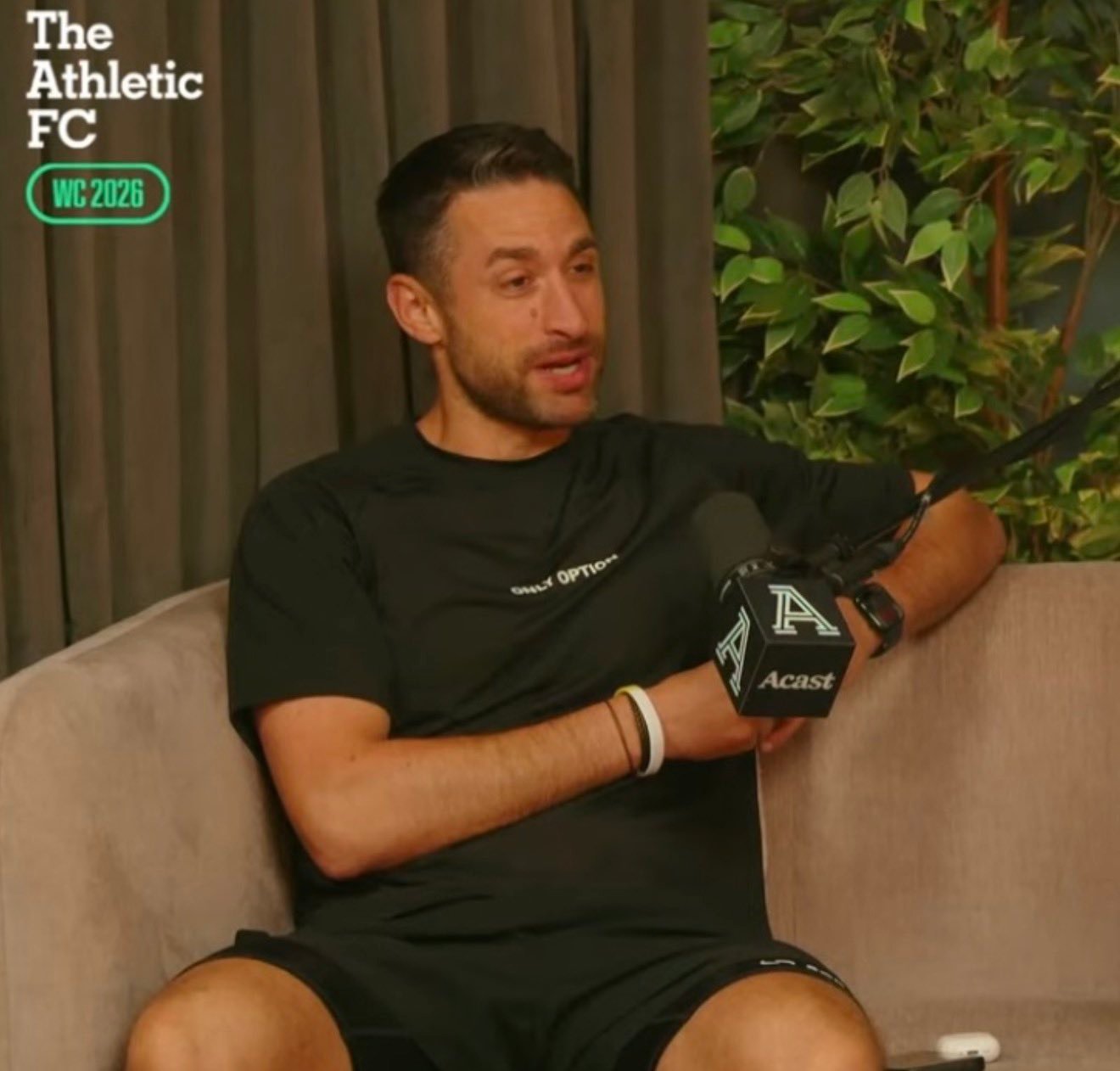 The Athletic记者David Ornstein：第三个中场引援？我认为