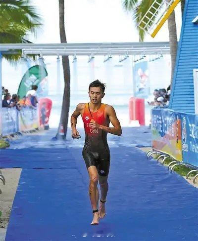 中国铁人范俊杰拿下亚沙会首金 昨日上午，第六届亚洲沙滩运动会（以下简称“亚沙会”