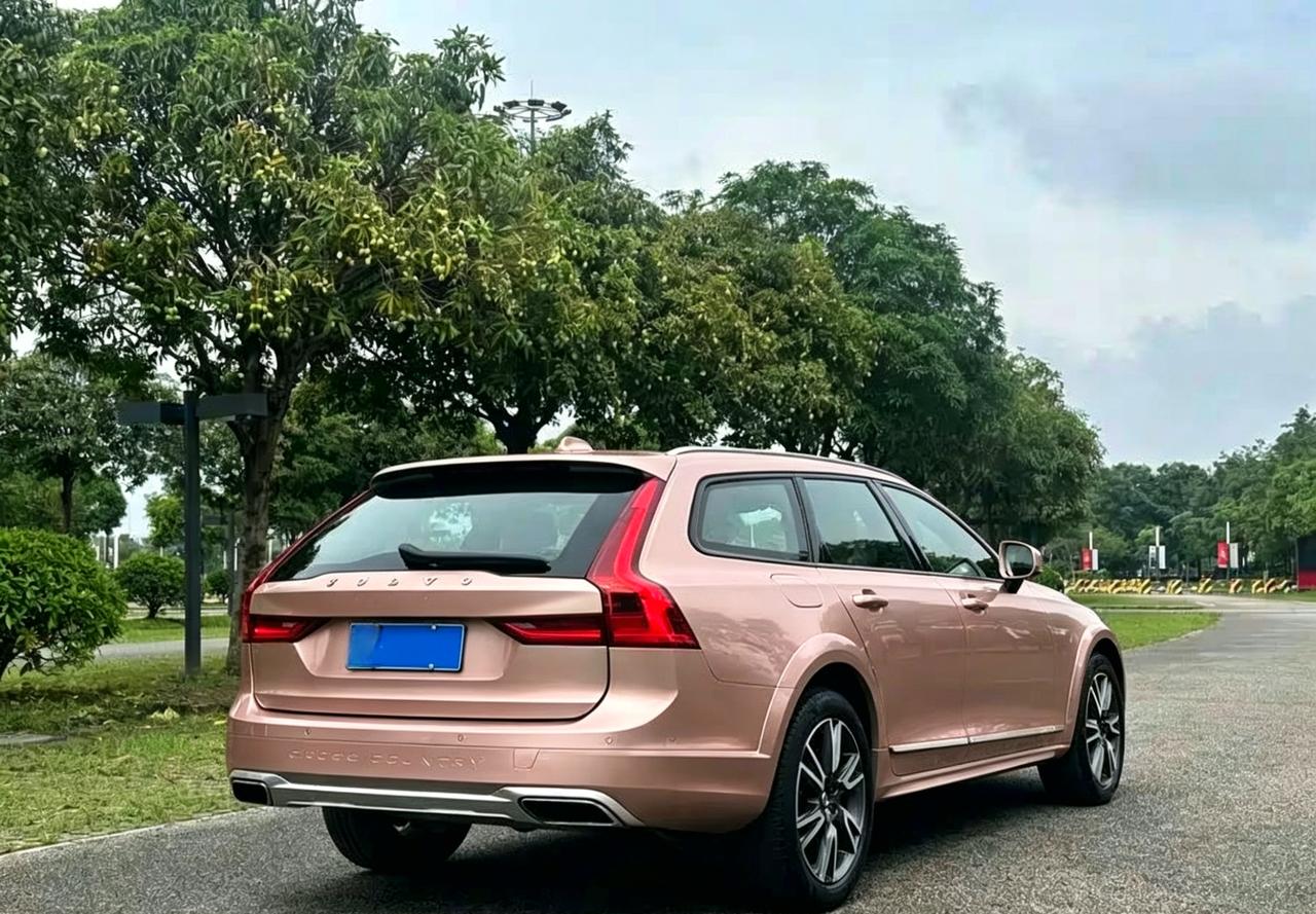这个周末一台旅行车还是真的有用的。沃尔沃v90cross country从个人视