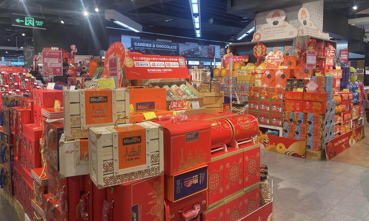 春节临近，消费市场正迎来一波活力十足的热潮。从生鲜年货的“鲜”速到家，到家政服务