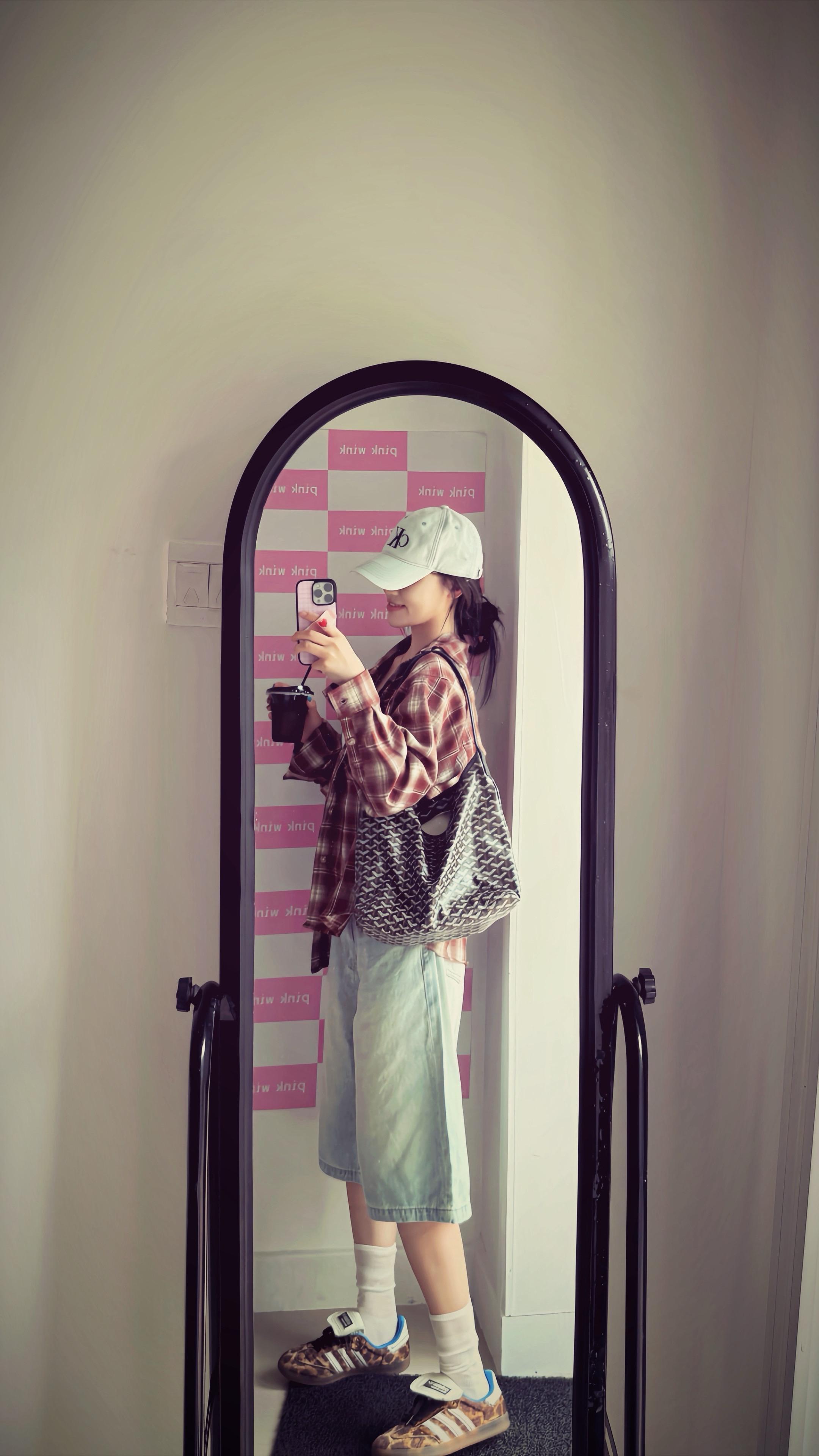 心很贵一定要装最美的东西 就像爱有很多种 但能照顾你情绪的人一定拔得头筹.