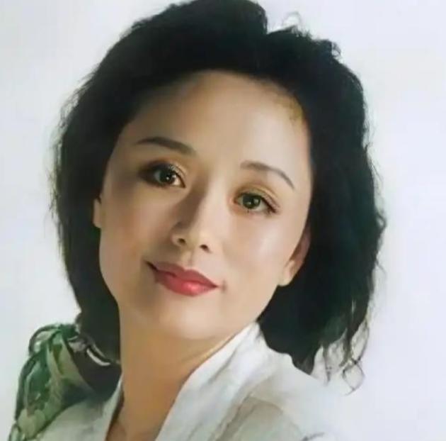 1979年，饰演潘金莲的廖学秋因为拍戏，和老公分别了六个月，她归心似箭，往家赶，