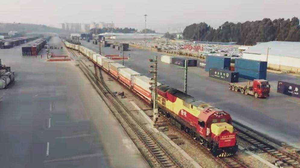 🔥中老铁路太燃了！2025年跨境货物运输量飙至546万吨，同比增长17.9%！