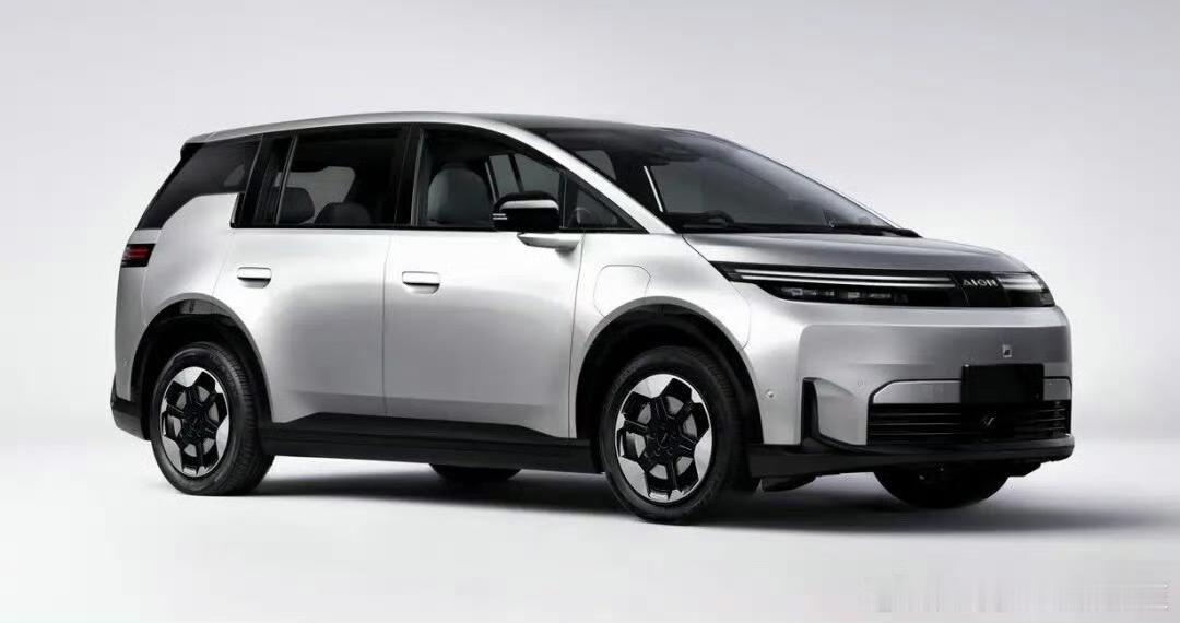 广汽埃安N60亮相，全系标配零重力座椅/按摩、豪车级5连杆和高速领航，提供100