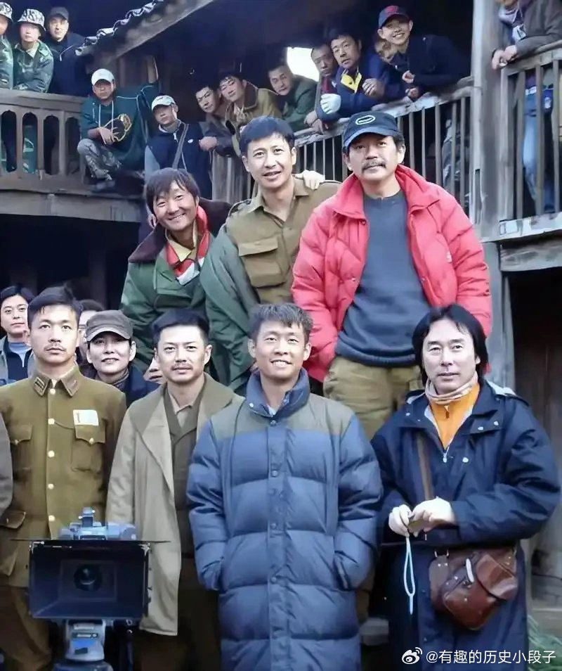老照片  2008年《我的团长我的团》剧照大合影 前排有张译（饰演孟烦了）段奕宏