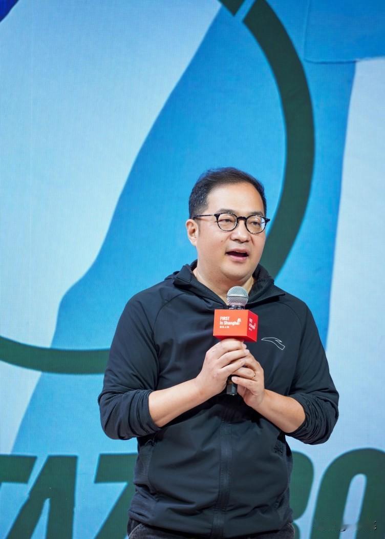 “爱国是一种情怀，它不是一个噱头，它是一种责任。”这是安踏前CEO徐阳，今年年初