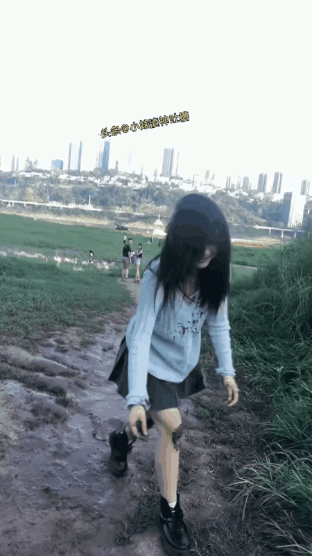 这女孩儿也是拼了，是不是故意的？