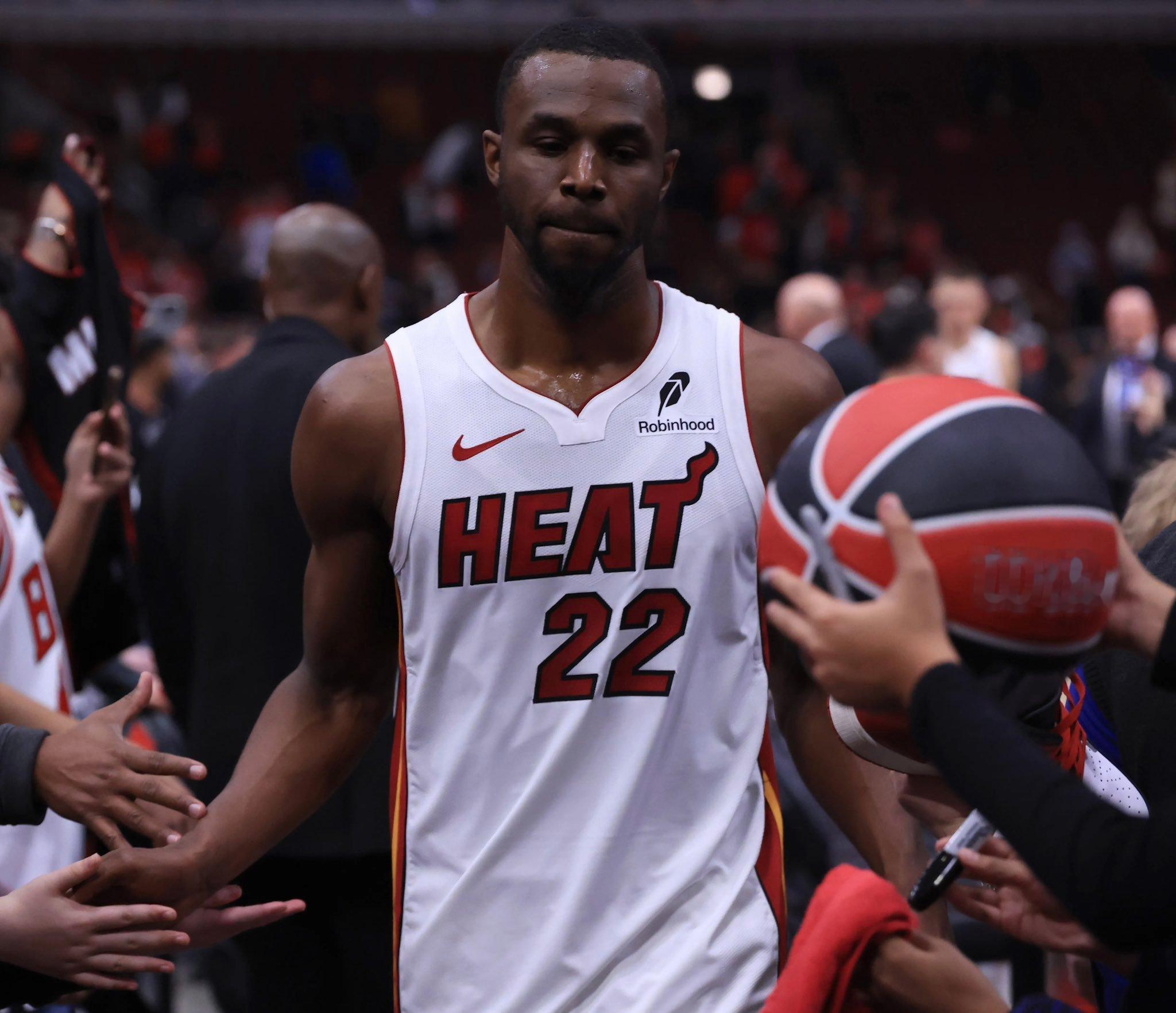 Jake Fischer：维金斯执行下赛季3010万美元球员选项。NBA自由球员