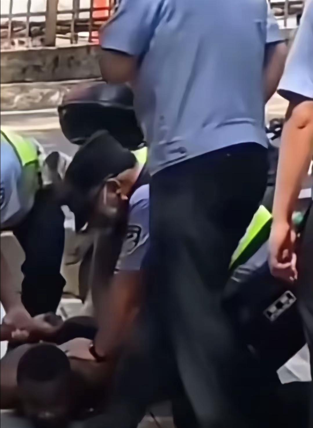 在中国土地上摆“外国特权”？醒醒！现在早不是你耍横就能蒙混过关的年代了！
 
外