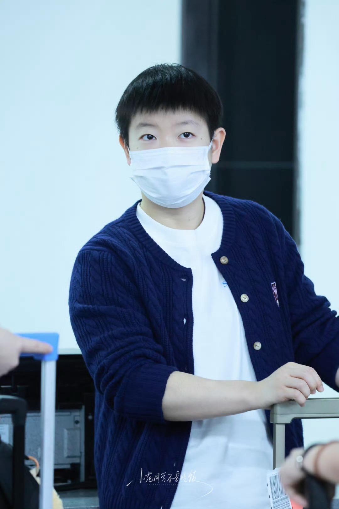 2.1 孙颖莎抵达海南海口