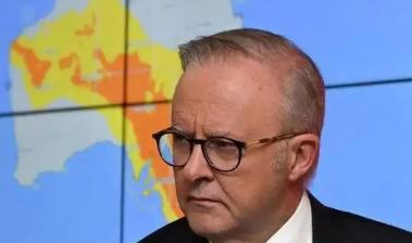 荷兰明要抢，英国要明抢，澳大利亚要明抢，巴拿马也要明抢……
中国已经强大了，为什