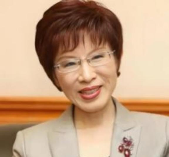 中国大陆要清醒了，台湾只要有马英九，朱立伦，洪秀柱，想实现和平统一，有点难，这三
