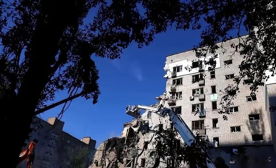 俄军蜂群导弹猛烈报复，西方算盘落空，美国大选面前援助遇冷
 
一夜之间，近五百架
