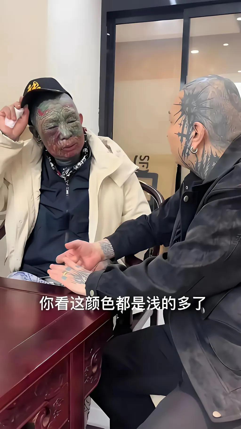 这二位大爷够叛逆的啊！[泪奔]