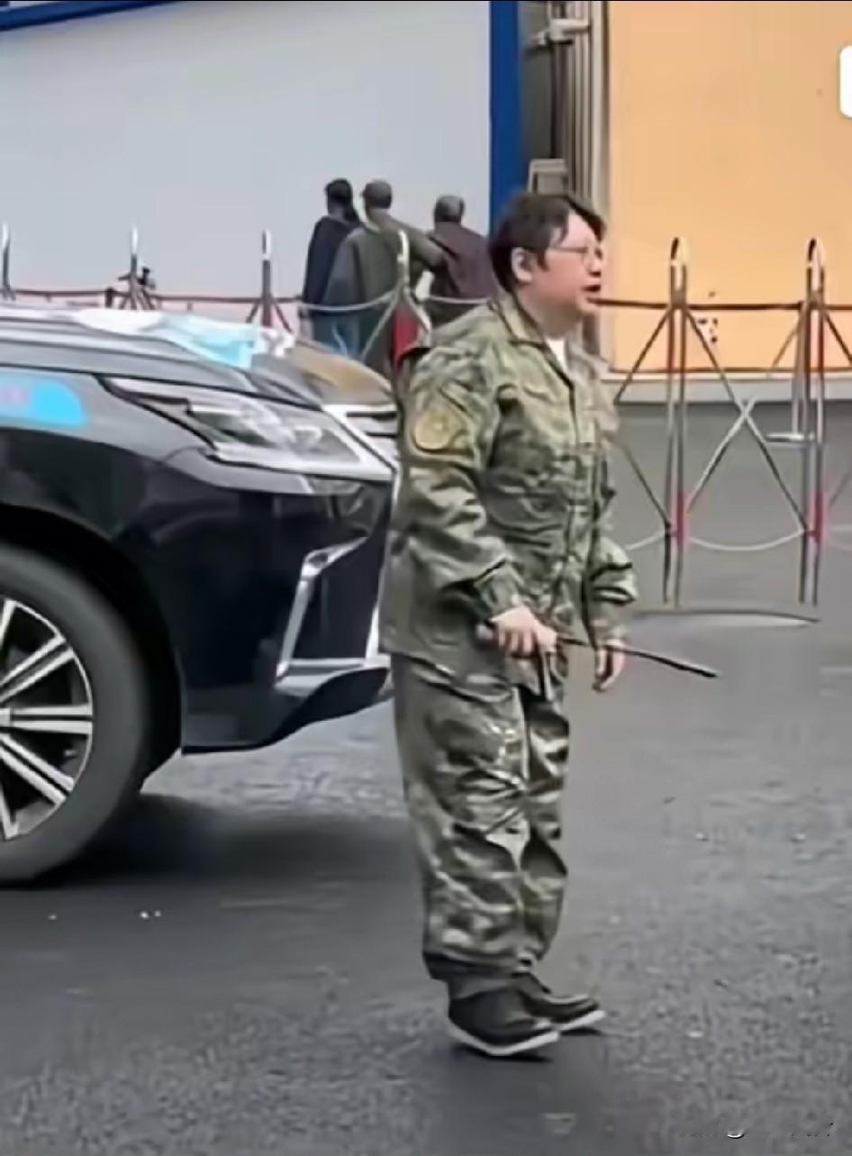 韩红的演唱会，你们还会去吗？
会带护腰开演唱会吗，毕竟站着也是很费腰的。韩红大概