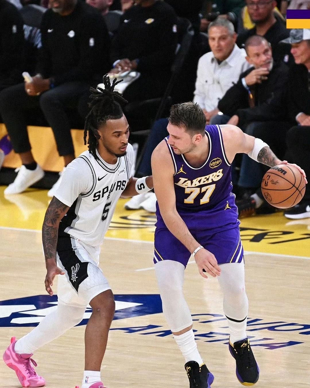 湖马大战一半煎熬一半刺激，功臣堪称双面间谍！
湖人主场118比116战胜马刺，取