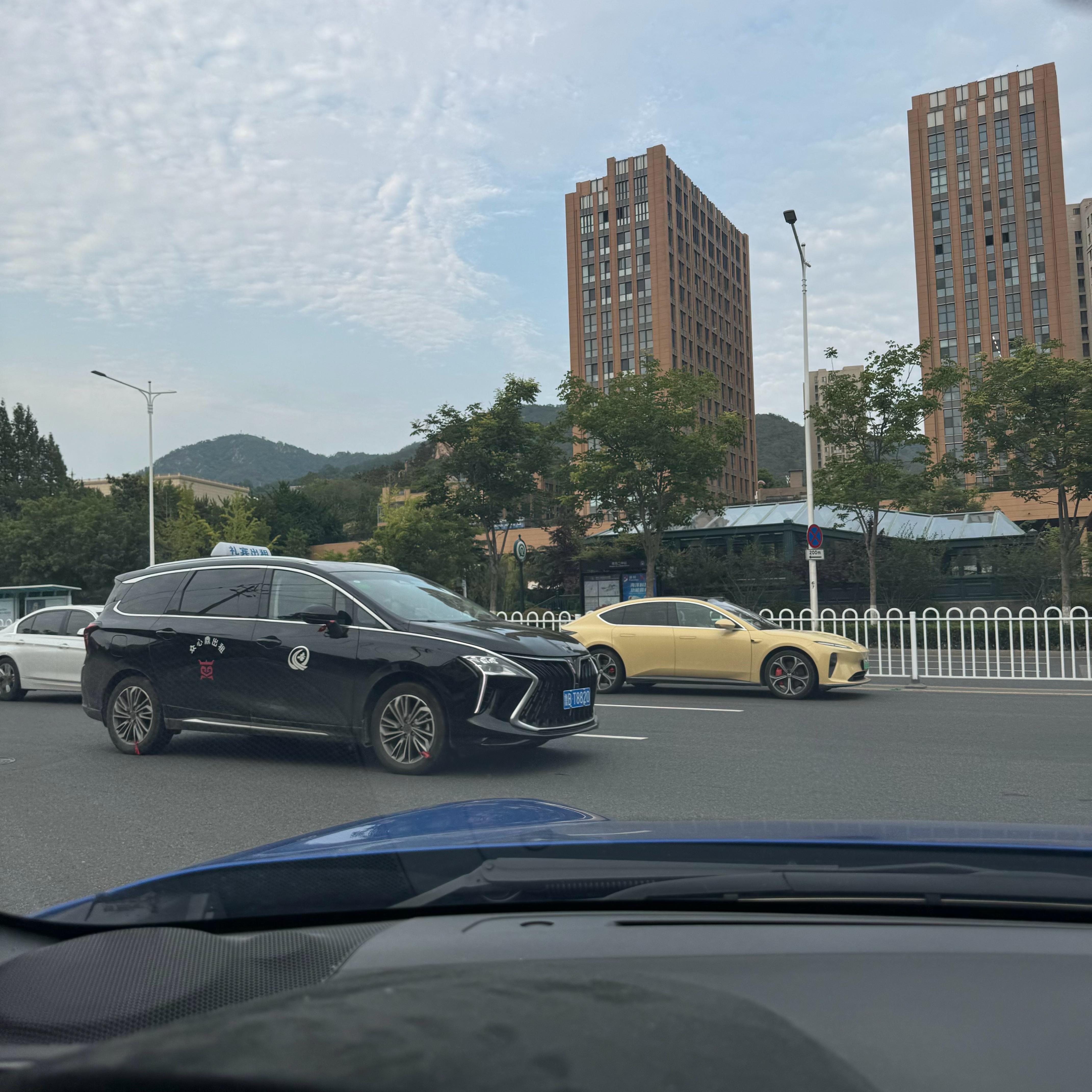 近期有意思的车  东风游艇出租车全国独一份吧[二哈]   起亚EV5真的挺帅 ​