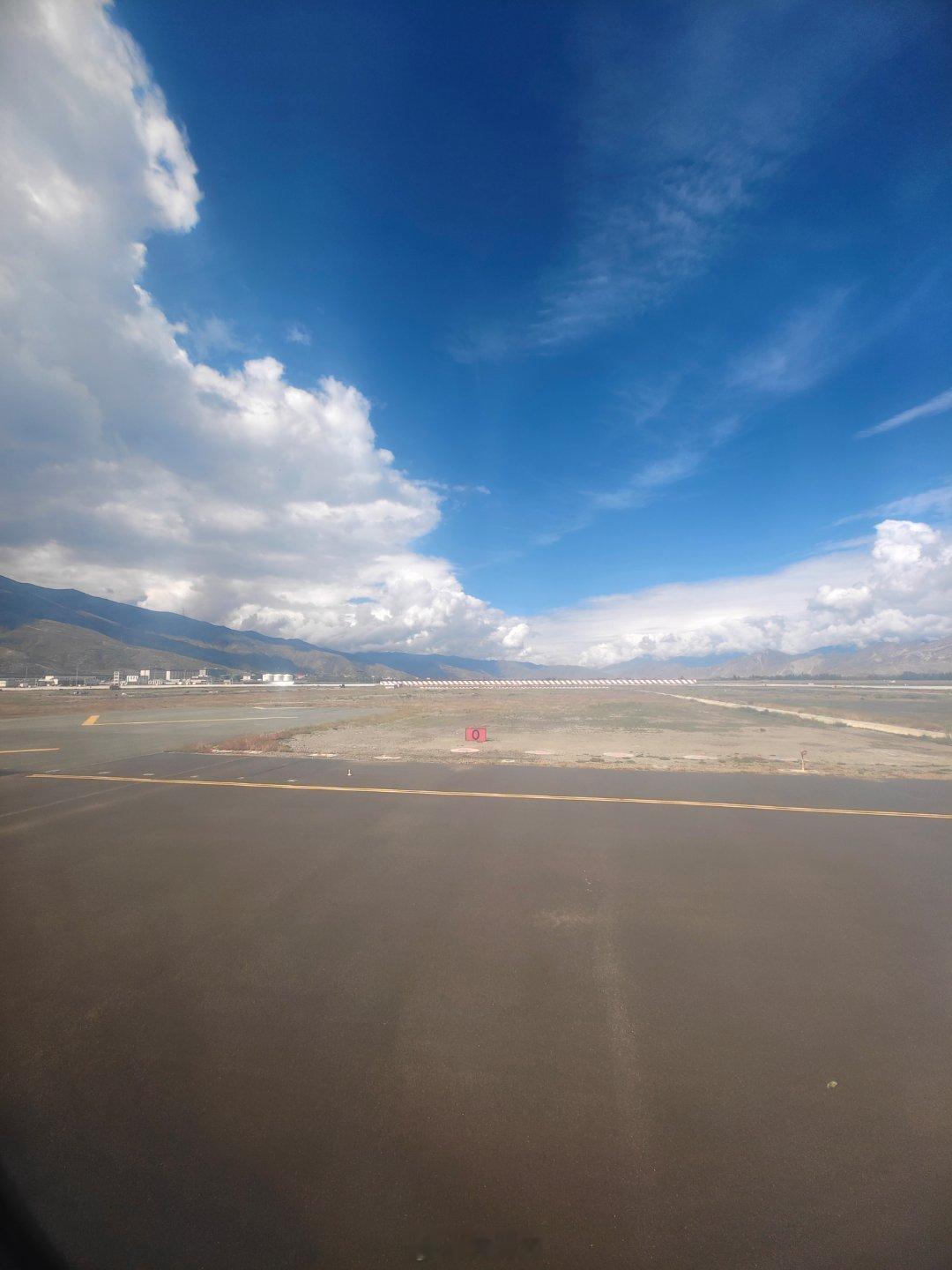 西藏来过多次，贡嘎机场确实头回。开始珠峰之旅。  ​​​