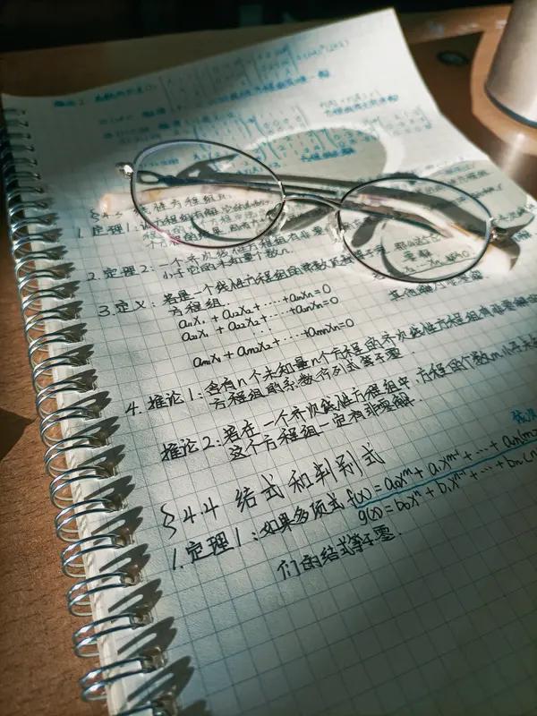 明天就要高考了，今天该做些什么呢？

白天把主科的错题本再过一遍，对于那些还没掌