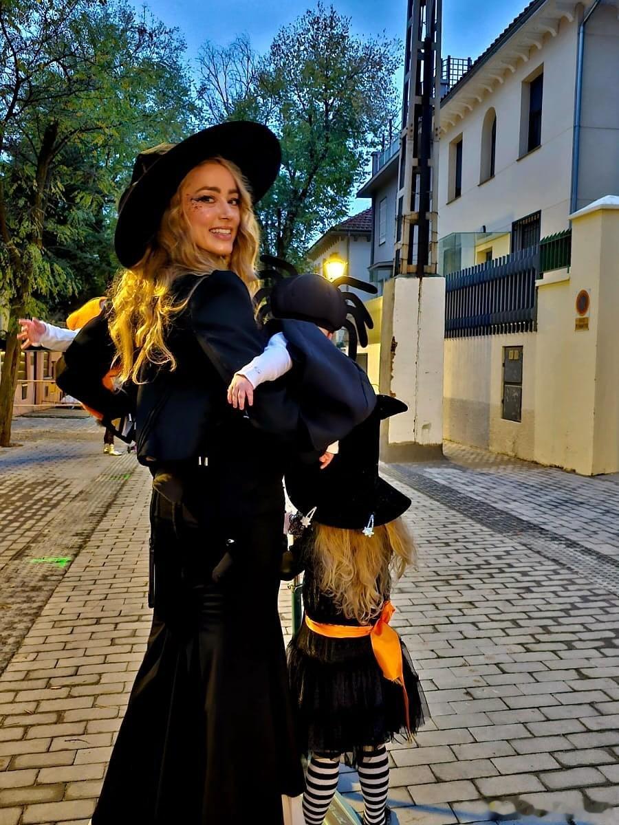 amber heard艾梅伯希尔德罕见更新ins发布贴文，晒出自己抱两娃一拖三过