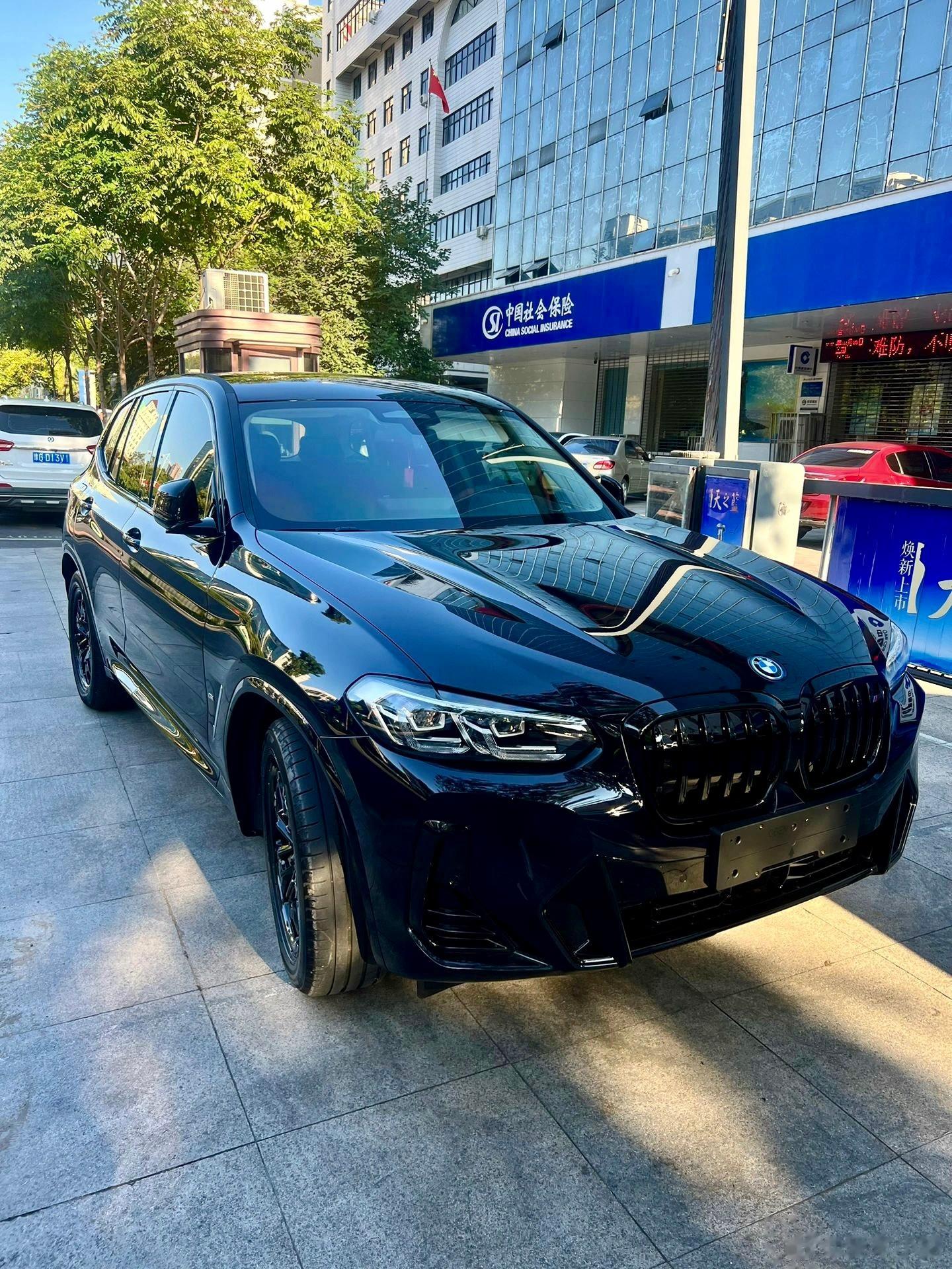 很多人都说宝马ix3是油改电，哪哪不好，看着觉得还行！ ​​​