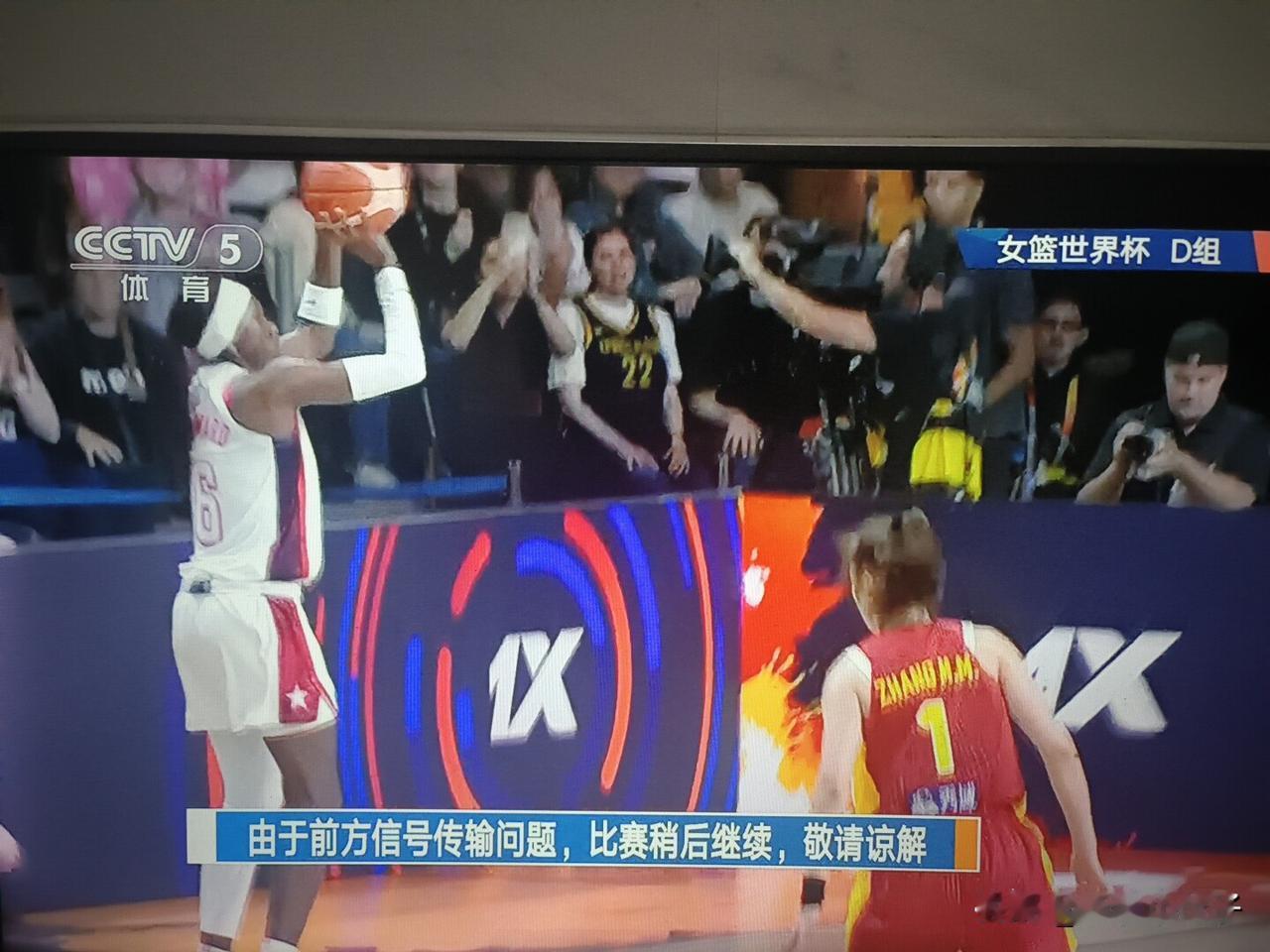 第四节，央视信号已经出现2次这样的情况了。
但作为球迷，我们也无所谓了。比赛早就