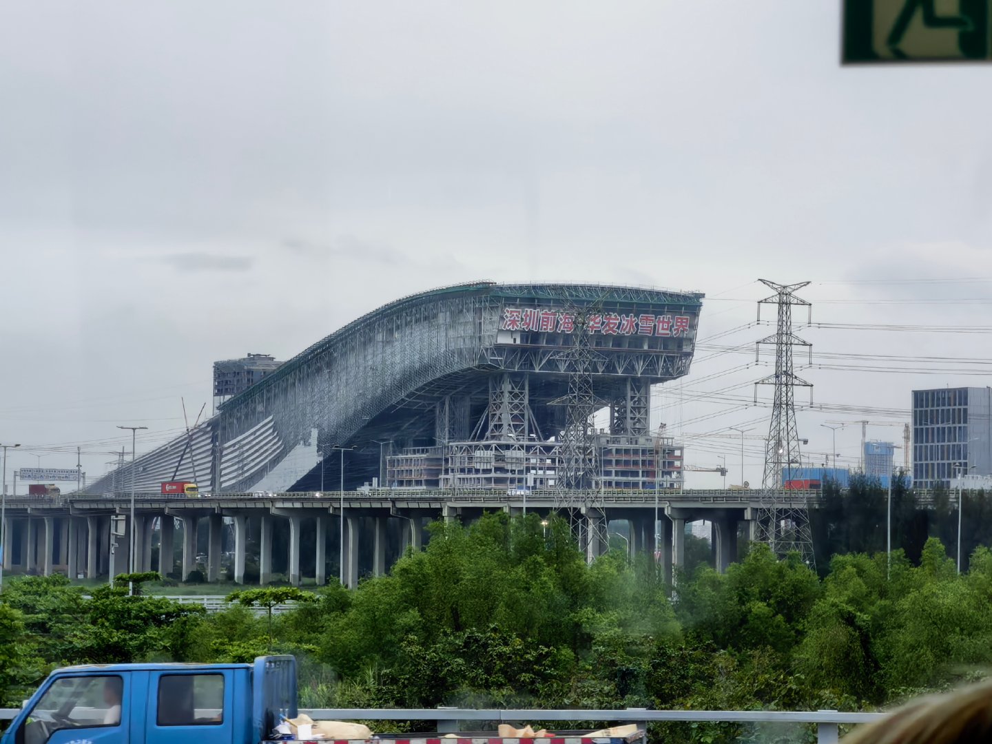 深圳这滑雪场啥时候建好啊？我都迫不及待想去体验了[憧憬]  ​​​