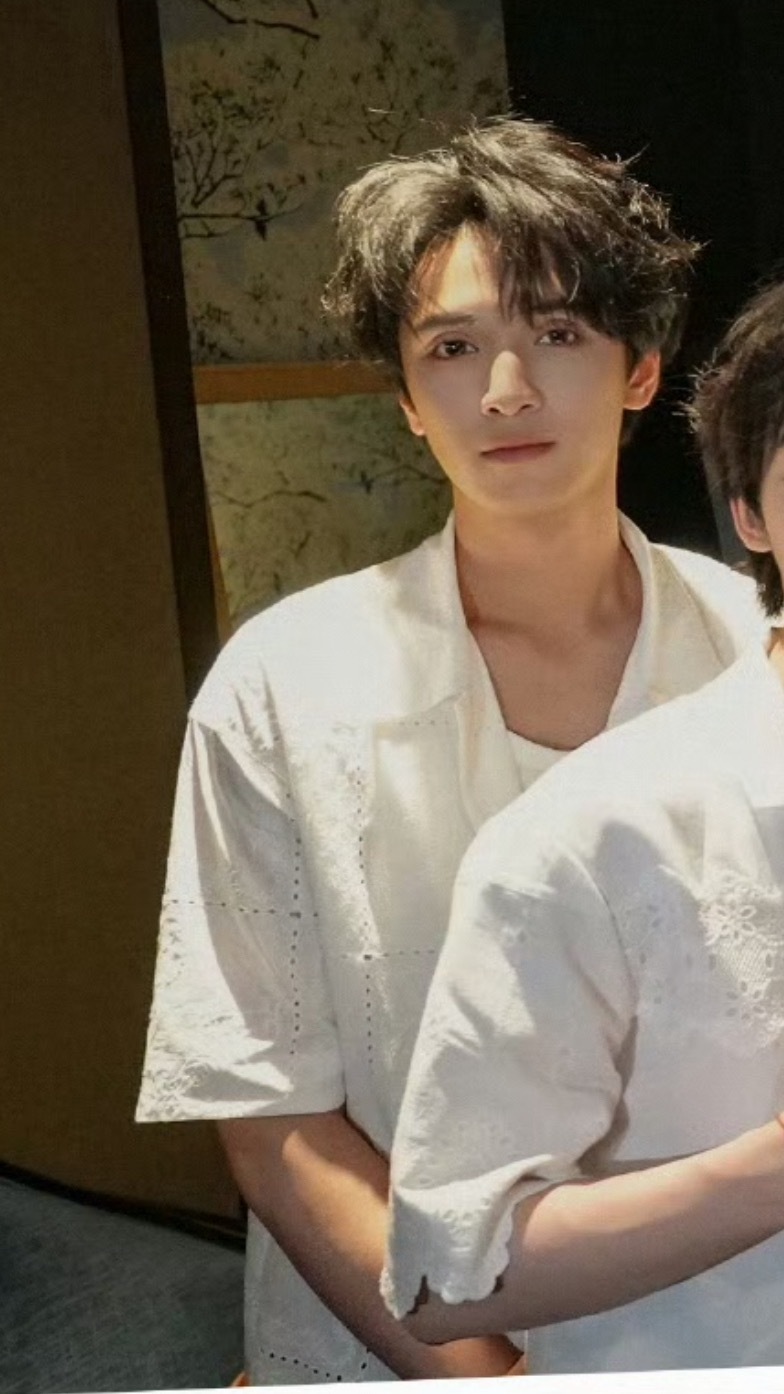 好有居家男友味啊…锁骨😣😣 