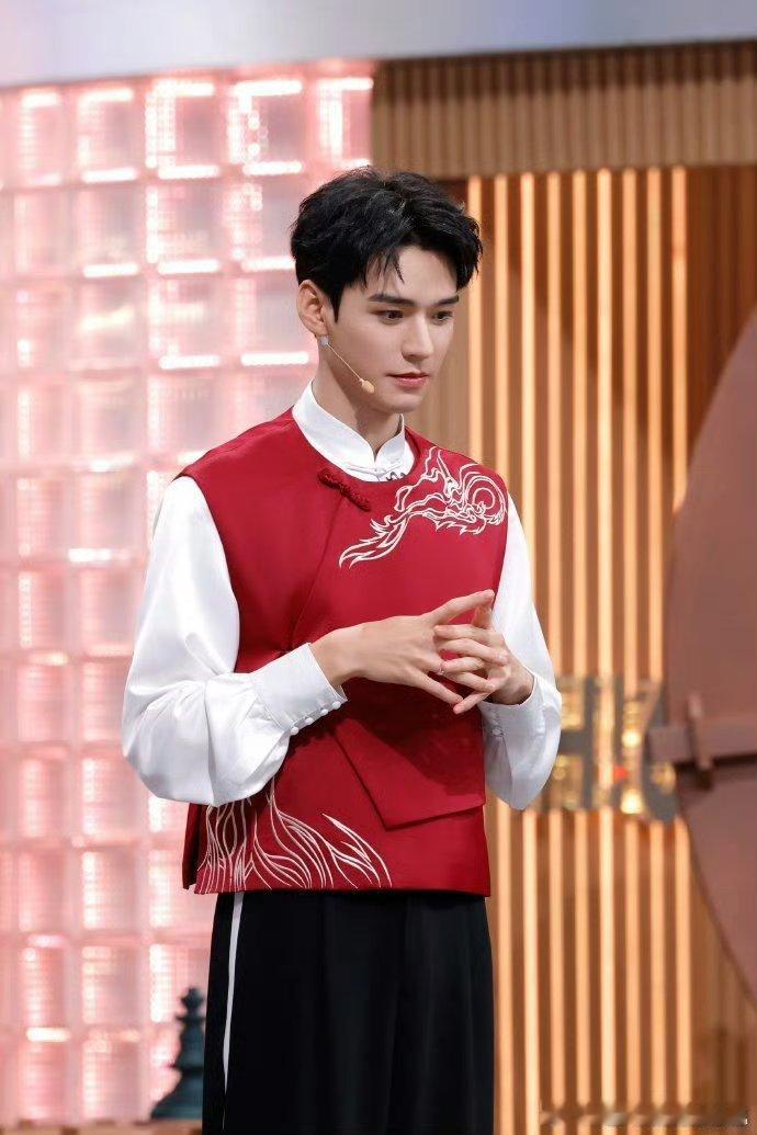 龚俊90分钟笑了5400秒龚俊录hi6九十分钟笑了5400秒，怕不是节目组偷偷给